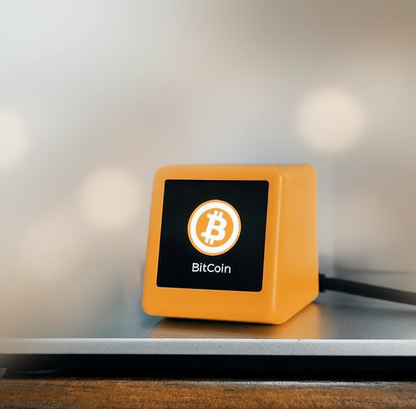 GeekOn™ – Mały Gadżet, Który Dodaje Klimatu Biurku